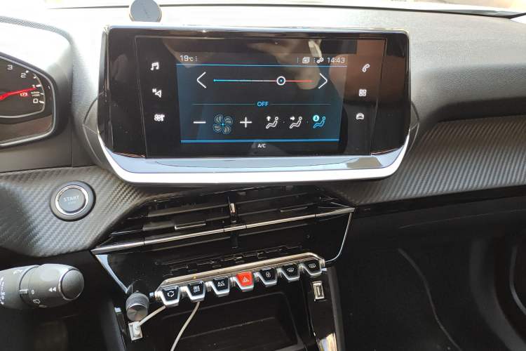 Used Peugeot 2008 2022 230THP THE ONE Audio And AC Panel
