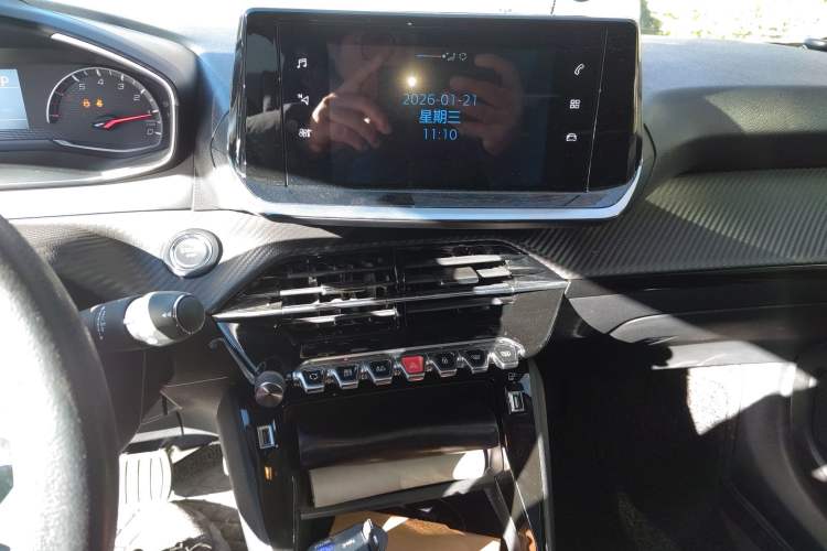 Used Peugeot 2008 2022 230THP THE ONE Audio And AC Panel