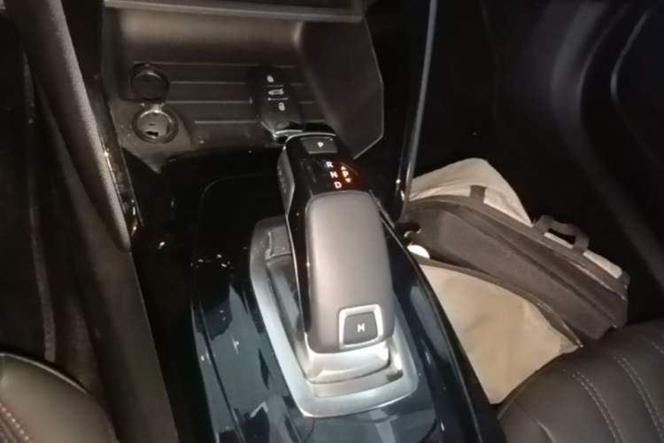 Used Peugeot 2008 2022 230THP THE ONE Gear Lever