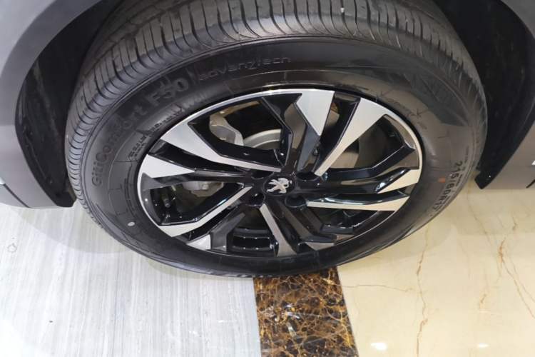 Used Peugeot 2008 2022 230THP THE ONE Left Front Wheel Hub