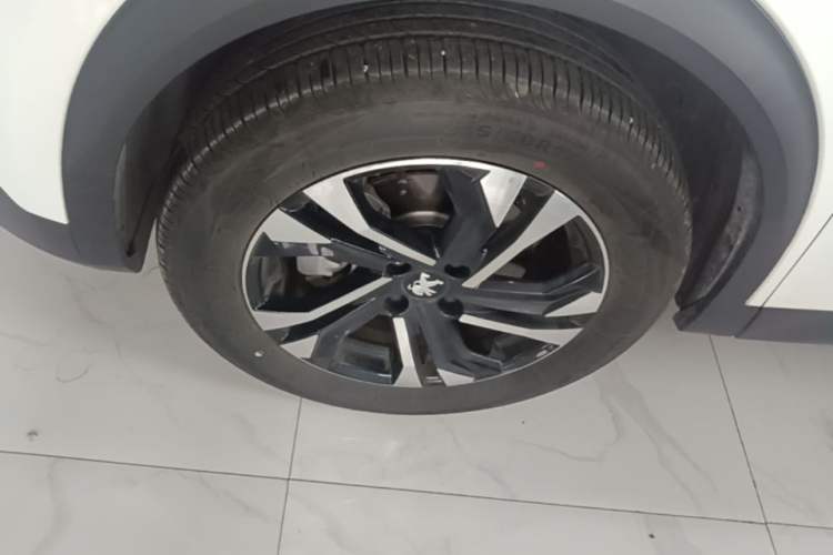 Used Peugeot 2008 2022 230THP THE ONE Left Front Wheel Hub