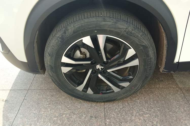 Used Peugeot 2008 2022 230THP THE ONE Left Front Wheel Hub