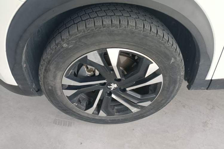 Used Peugeot 2008 2022 230THP THE ONE Left Front Wheel Hub