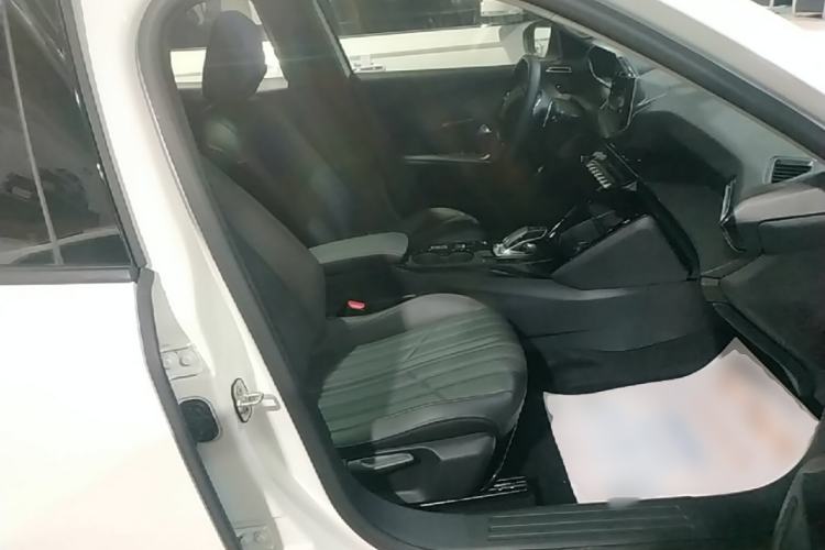 Used Peugeot 2008 2022 230THP THE ONE Right Front Seat