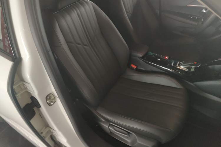 Used Peugeot 2008 2022 230THP THE ONE Right Front Seat