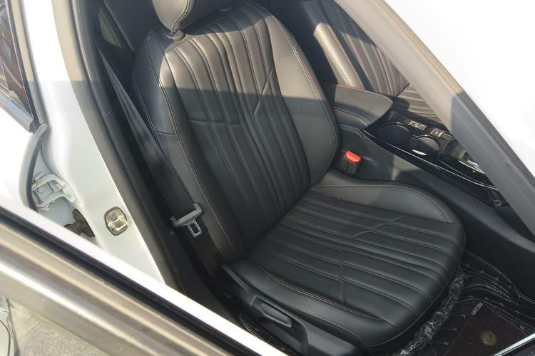 Used Peugeot 2008 2022 230THP THE ONE Right Front Seat
