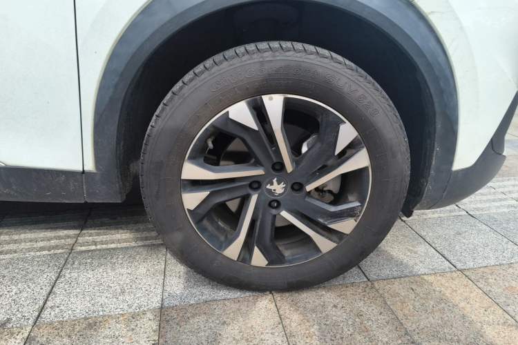 Used Peugeot 2008 2022 230THP THE ONE Right Front Wheel Hub