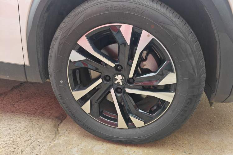 Used Peugeot 2008 2022 230THP THE ONE Right Front Wheel Hub