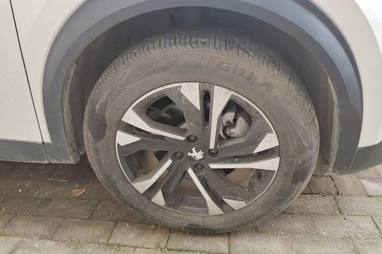 Used Peugeot 2008 2022 230THP THE ONE Right Front Wheel Hub