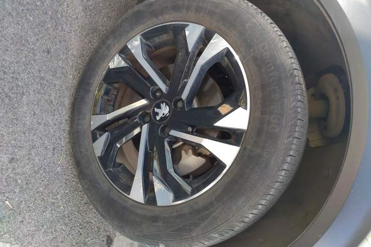 Used Peugeot 2008 2022 230THP THE ONE Right Front Wheel Hub