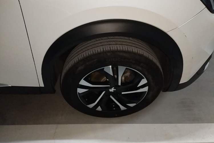 Used Peugeot 2008 2022 230THP THE ONE Right Front Wheel Hub