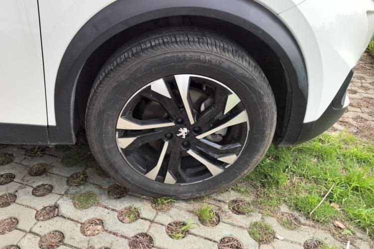 Used Peugeot 2008 2022 230THP THE ONE Right Front Wheel Hub