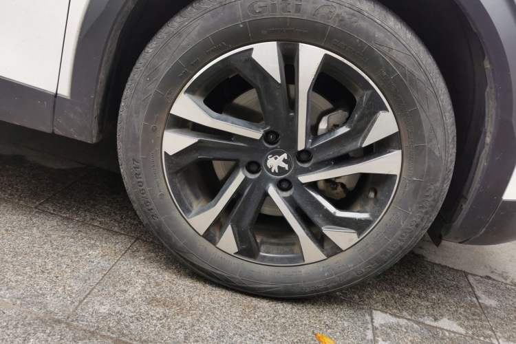 Used Peugeot 2008 2022 230THP THE ONE Right Front Wheel Hub