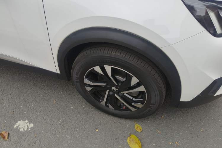 Used Peugeot 2008 2022 230THP THE ONE Right Front Wheel Hub