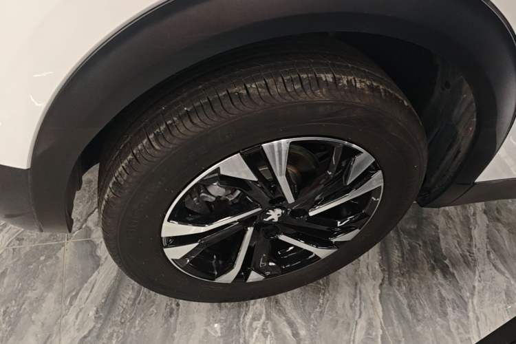 Used Peugeot 2008 2022 230THP THE ONE Right Rear Wheel Hub