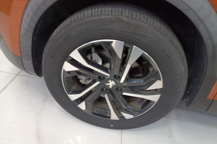 Used Peugeot 2008 2022 230THP THE ONE Left Front Wheel Hub