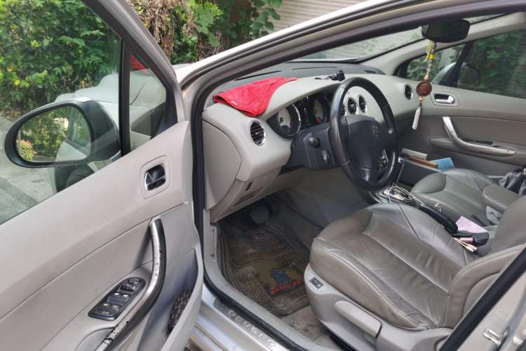 Used Peugeot 2009 1.6T SW Luxury Model Driver Seat