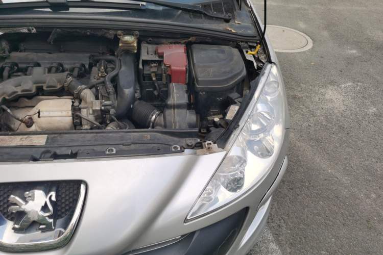 Used Peugeot 2009 1.6T SW Luxury Model Engine Bay Left