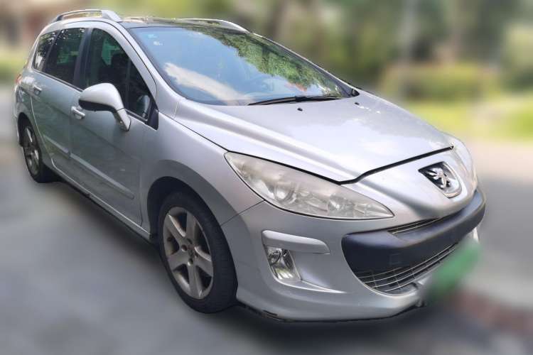 Used Peugeot 2009 1.6T SW Luxury Model Front Right 45 Deg