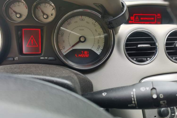 Used Peugeot 2009 1.6T SW Luxury Model Odometer Close Up