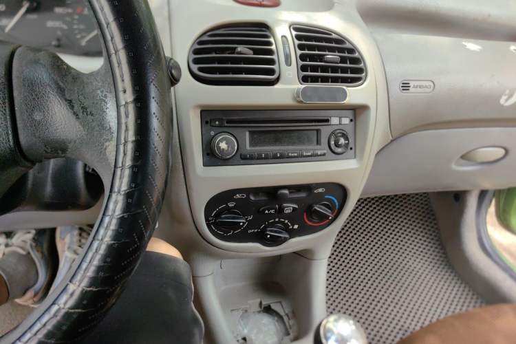 Used Peugeot 206 2006 1.4L Manual Fashion Edition Audio And AC Panel