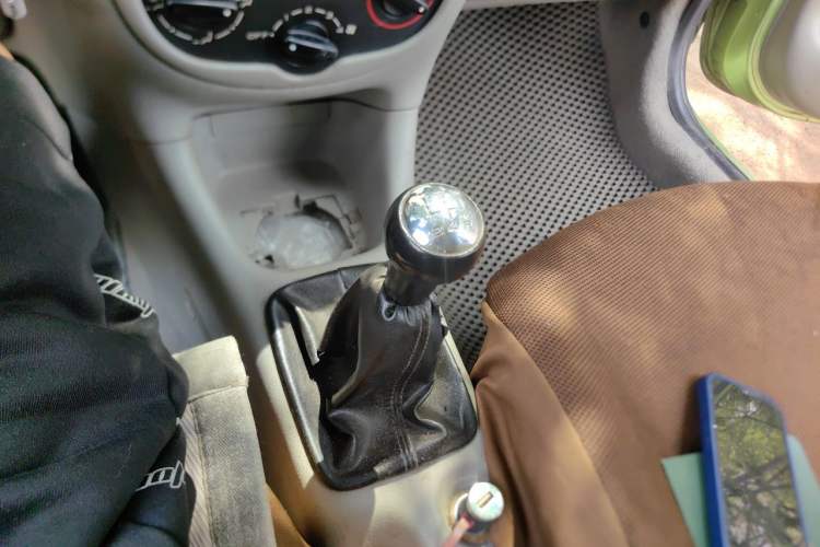 Used Peugeot 206 2006 1.4L Manual Fashion Edition Gear Lever