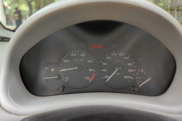 Used Peugeot 206 2006 1.4L Manual Fashion Edition Odometer Close Up
