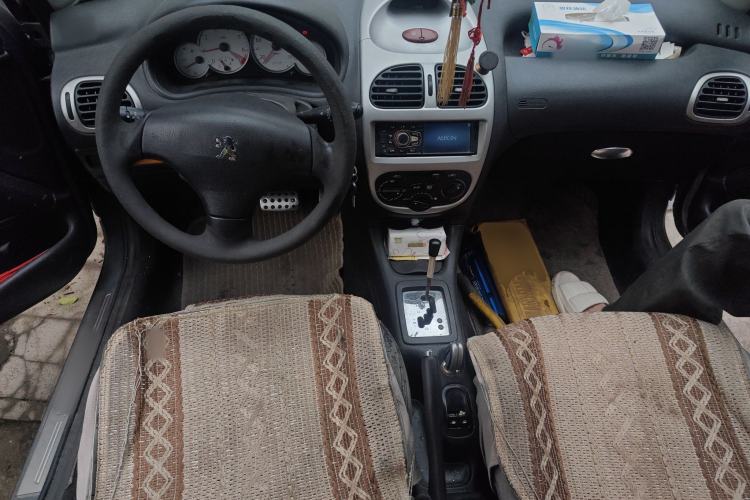 Used Peugeot 206 2007 1.6L Automatic Active Version Center Console