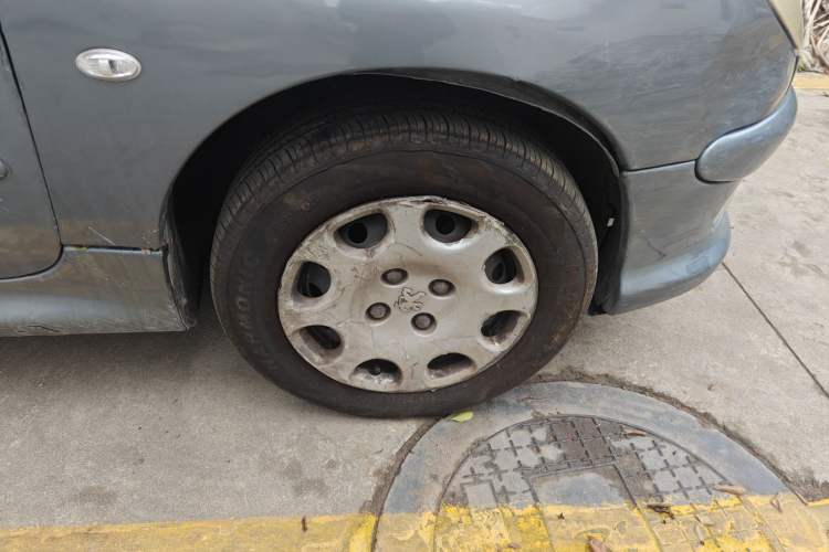Used Peugeot 206 2007 1.6L Automatic Active Version Right Front Wheel Hub