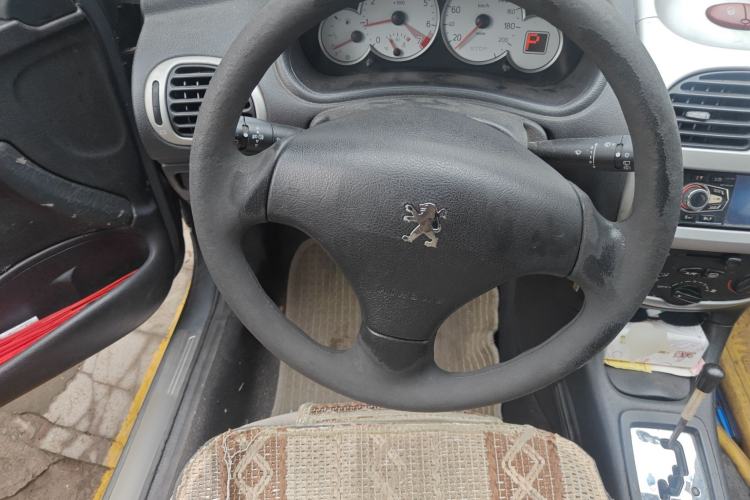 Used Peugeot 206 2007 1.6L Automatic Active Version Steering Wheel