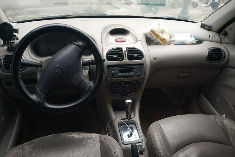 Used Peugeot 206 2007 1.6L Automatic Active Version Center Console