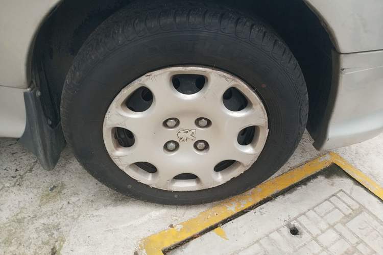 Used Peugeot 206 2007 1.6L Automatic Active Version Right Front Wheel Hub