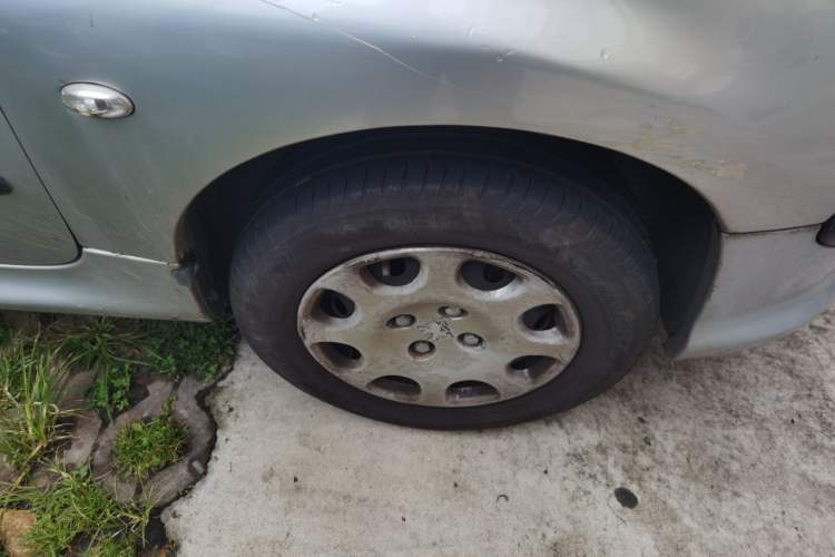 Used Peugeot 206 2007 1.4L Manual Thrill Edition Right Front Wheel Hub