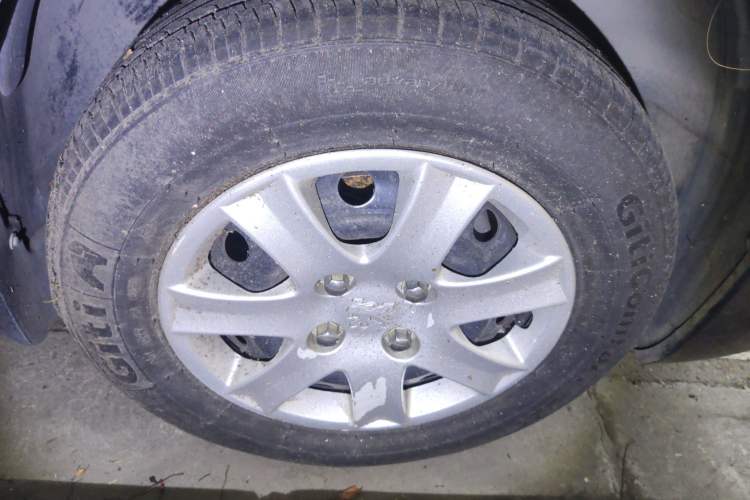 Used Peugeot 207 2009 2-Door Hatchback 1.4L Manual Yule Edition Right Front Wheel Hub