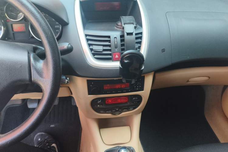 Used Peugeot 207 2009 Sedan 1.6L Manual Pleasure Edition Audio And AC Panel