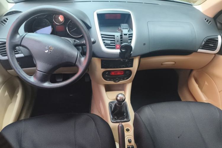 Used Peugeot 207 2009 Sedan 1.6L Manual Pleasure Edition Center Console