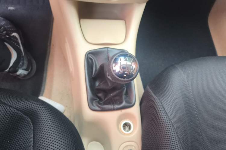Used Peugeot 207 2009 Sedan 1.6L Manual Pleasure Edition Gear Lever