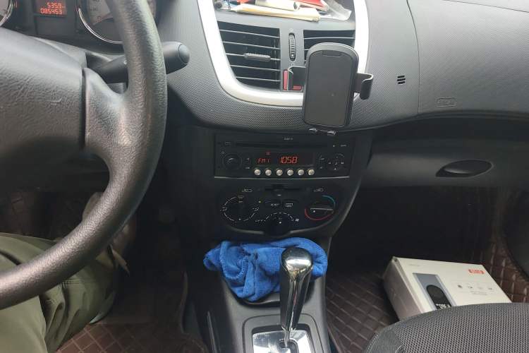 Used Peugeot 207 2010 Hatchback 1.6L Automatic Yule Edition Audio And AC Panel