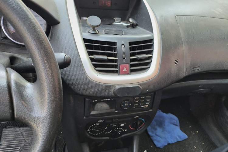 Used Peugeot 207 2010 Hatchback 1.4L Manual Yule Edition Audio And AC Panel