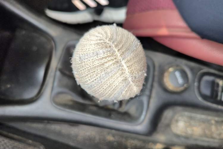 Used Peugeot 207 2010 Hatchback 1.4L Manual Yule Edition Gear Lever