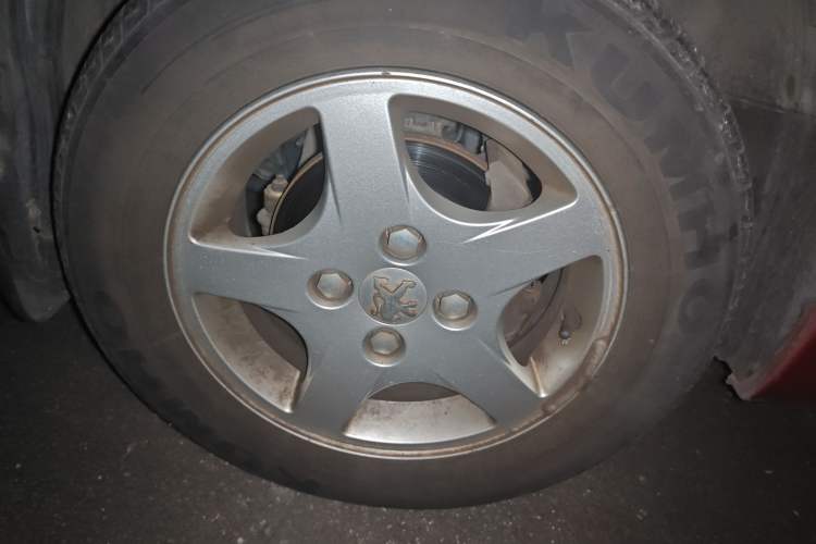 Used Peugeot 207 2010 Hatchback 1.4L Manual Yule Edition Right Front Wheel Hub
