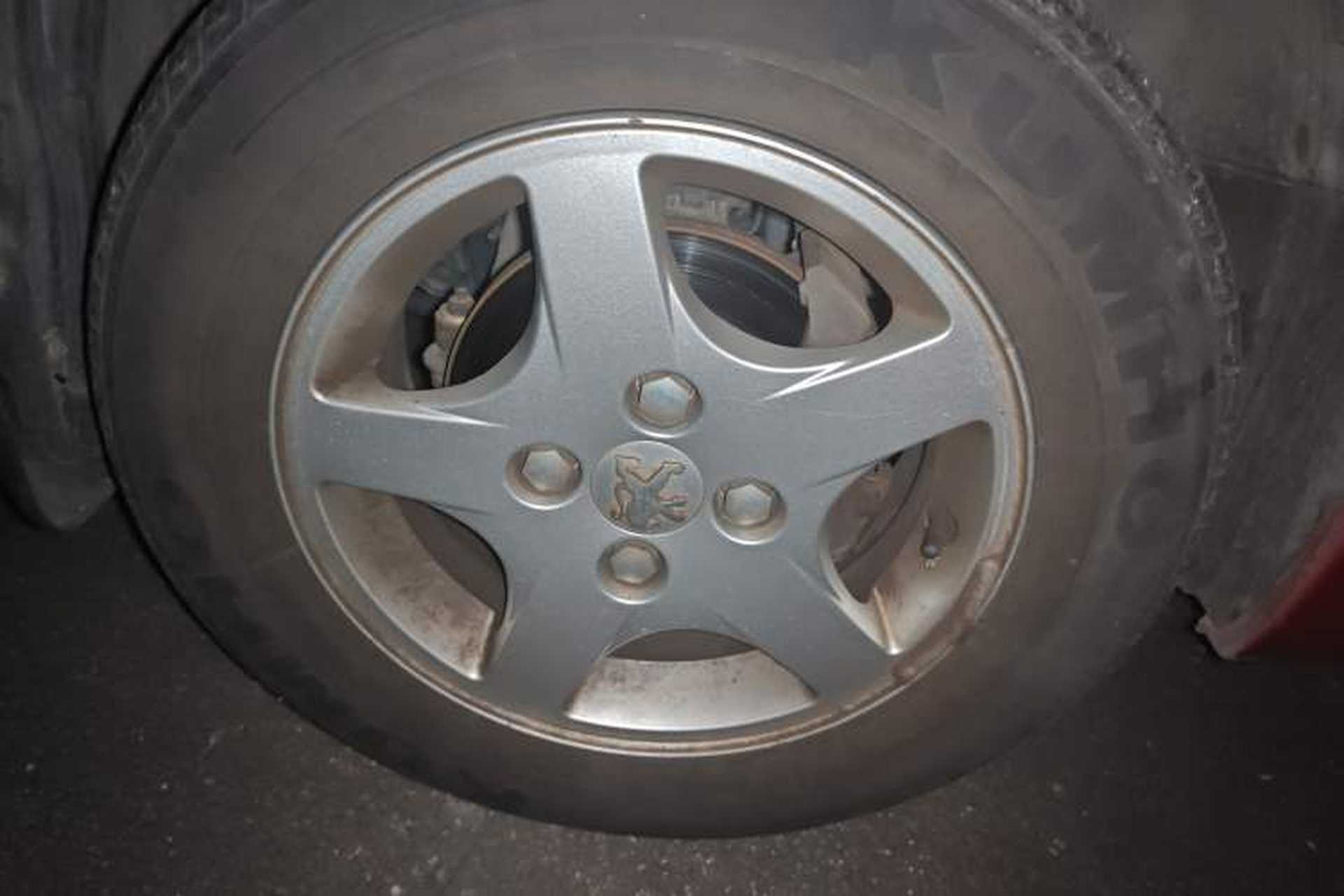 Used Peugeot 207 2010 Hatchback 1.4L Manual Yule Edition Right Front Wheel Hub