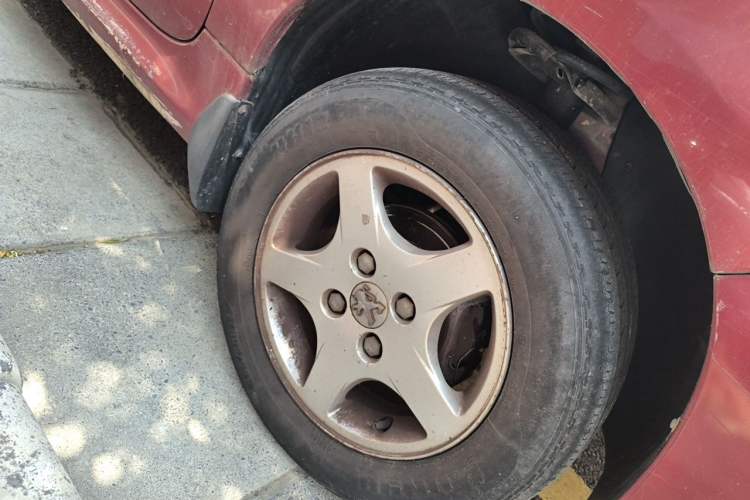 Used Peugeot 207 2010 Hatchback 1.4L Manual Yule Edition Right Front Wheel Hub