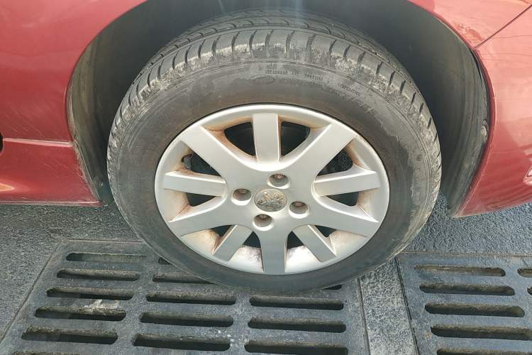 Used Peugeot 207 2010 Hatchback 1.4L Manual Prestige Edition Right Front Wheel Hub