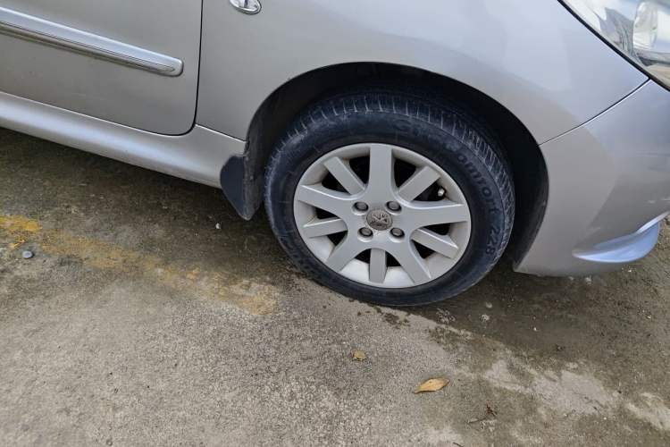 Used Peugeot 207 2010 Sedan 1.4L Manual Enjoy Edition Right Front Wheel Hub
