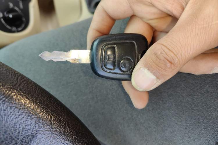 Used Peugeot 207 2010 Sedan 1.4L Manual Yule Edition Vehicle Key