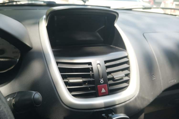 Used Peugeot 207 2011 Sedan 1.6L Automatic Yule Edition Audio And AC Panel