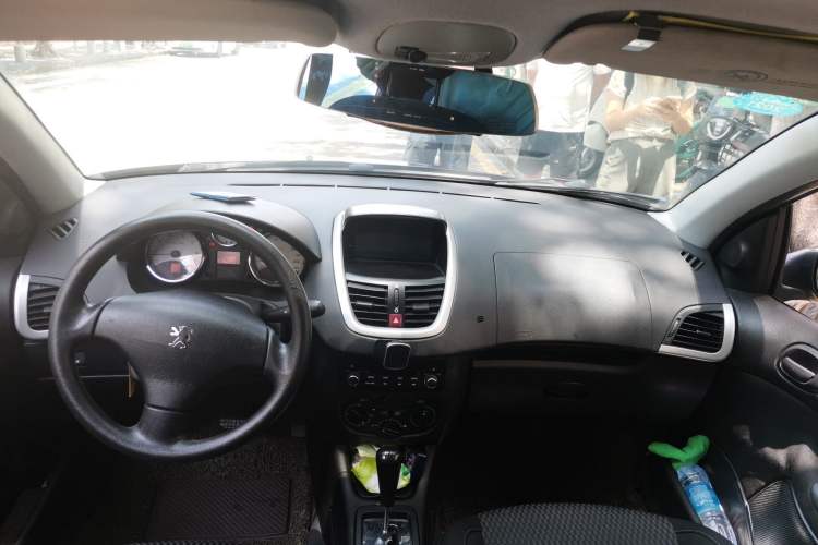 Used Peugeot 207 2011 Sedan 1.6L Automatic Yule Edition Center Console