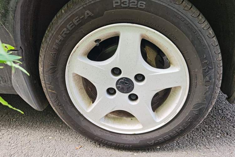 Used Peugeot 207 2011 Sedan 1.4L Manual Yule Edition Right Front Wheel Hub