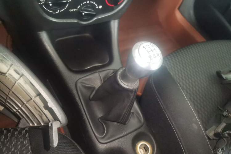 Used Peugeot 207 2011 Hatchback 1.4L Manual Yule Edition Gear Lever